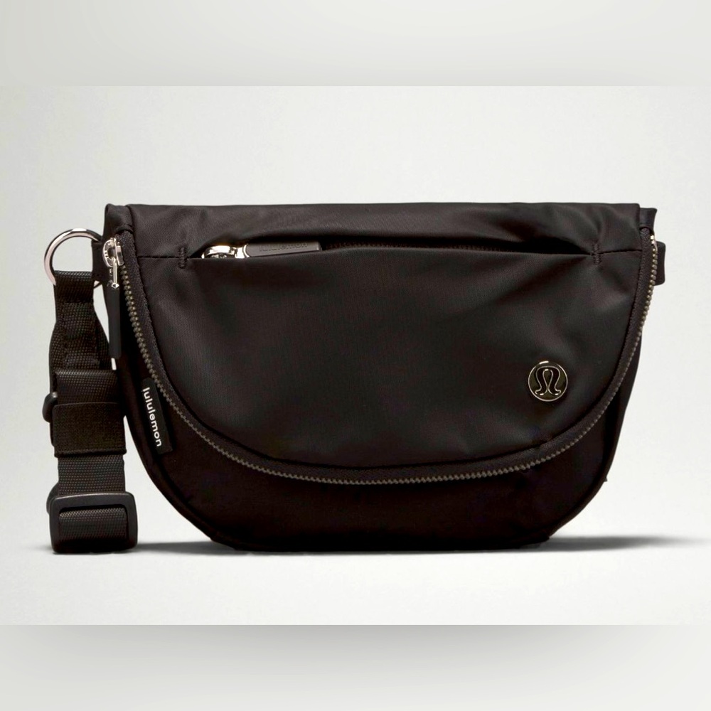 Lululemon up all night festive bag 2L
